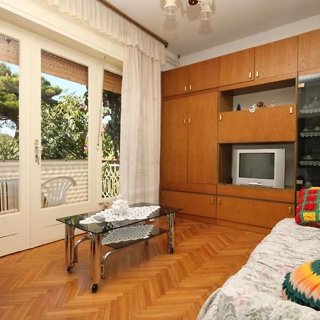 Apartments With A Parking Space Umag - 7066 Exterior foto