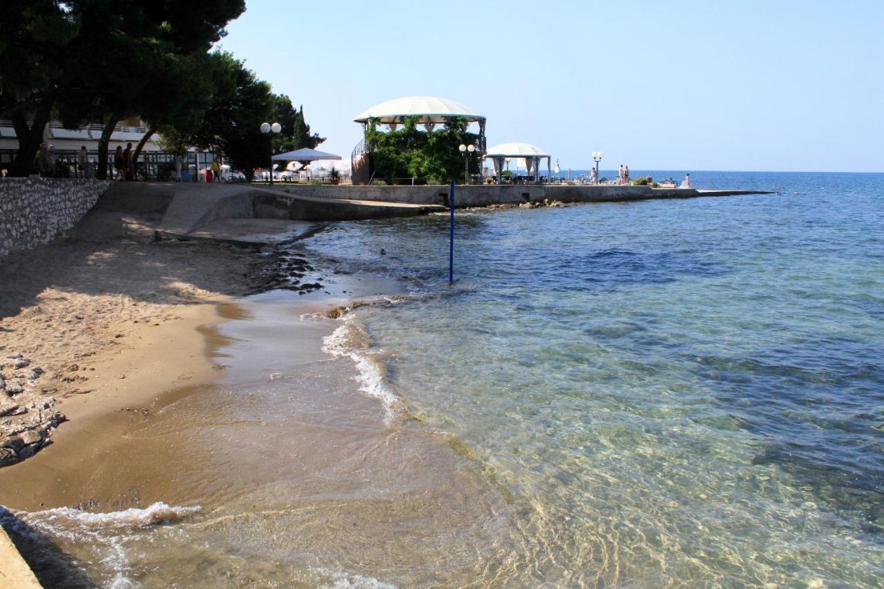 Apartments With A Parking Space Umag - 7066 Exterior foto