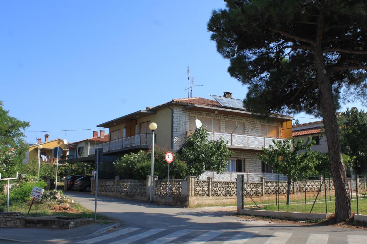 Apartments With A Parking Space Umag - 7066 Exterior foto