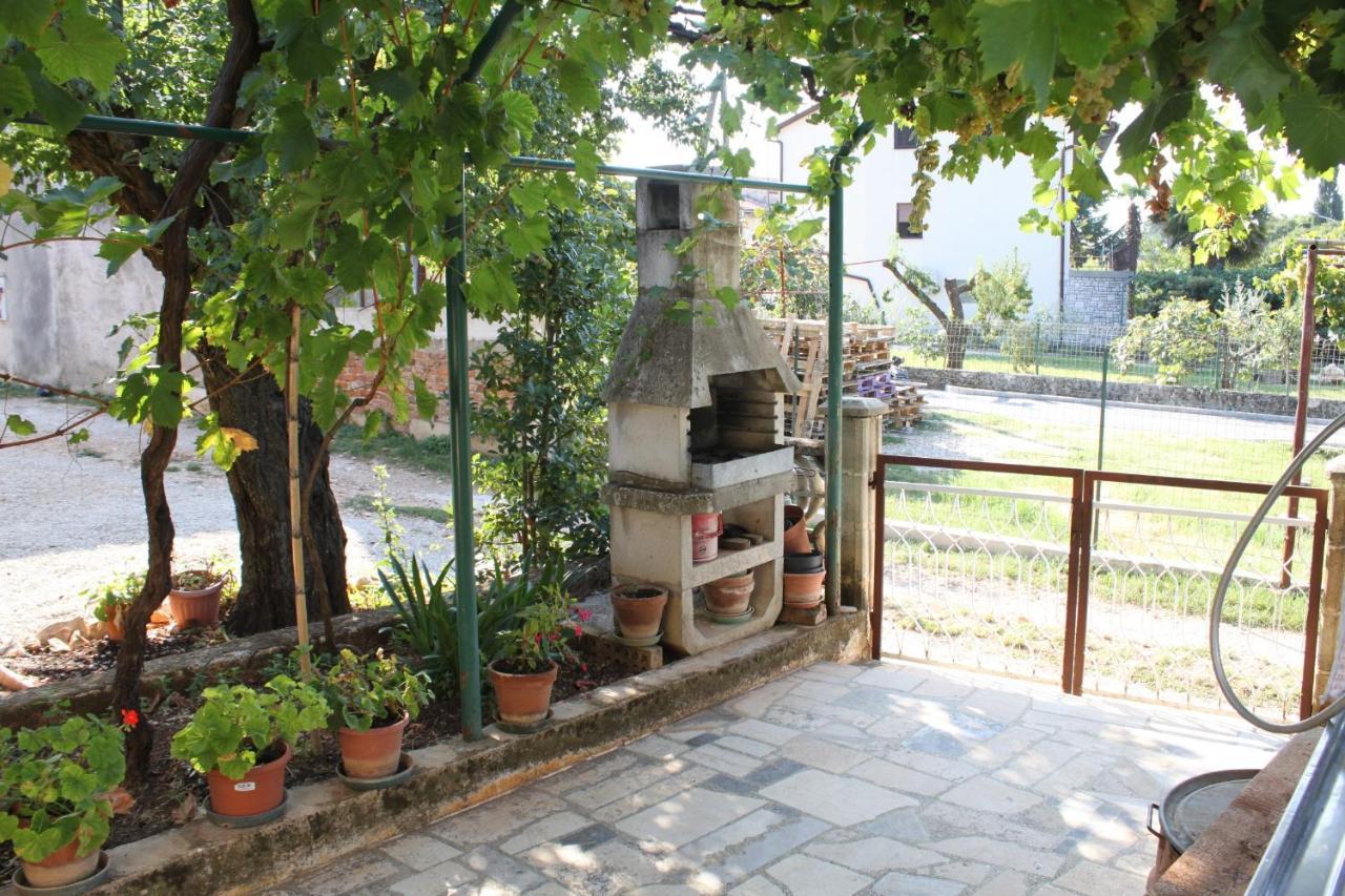 Apartments With A Parking Space Umag - 7066 Exterior foto
